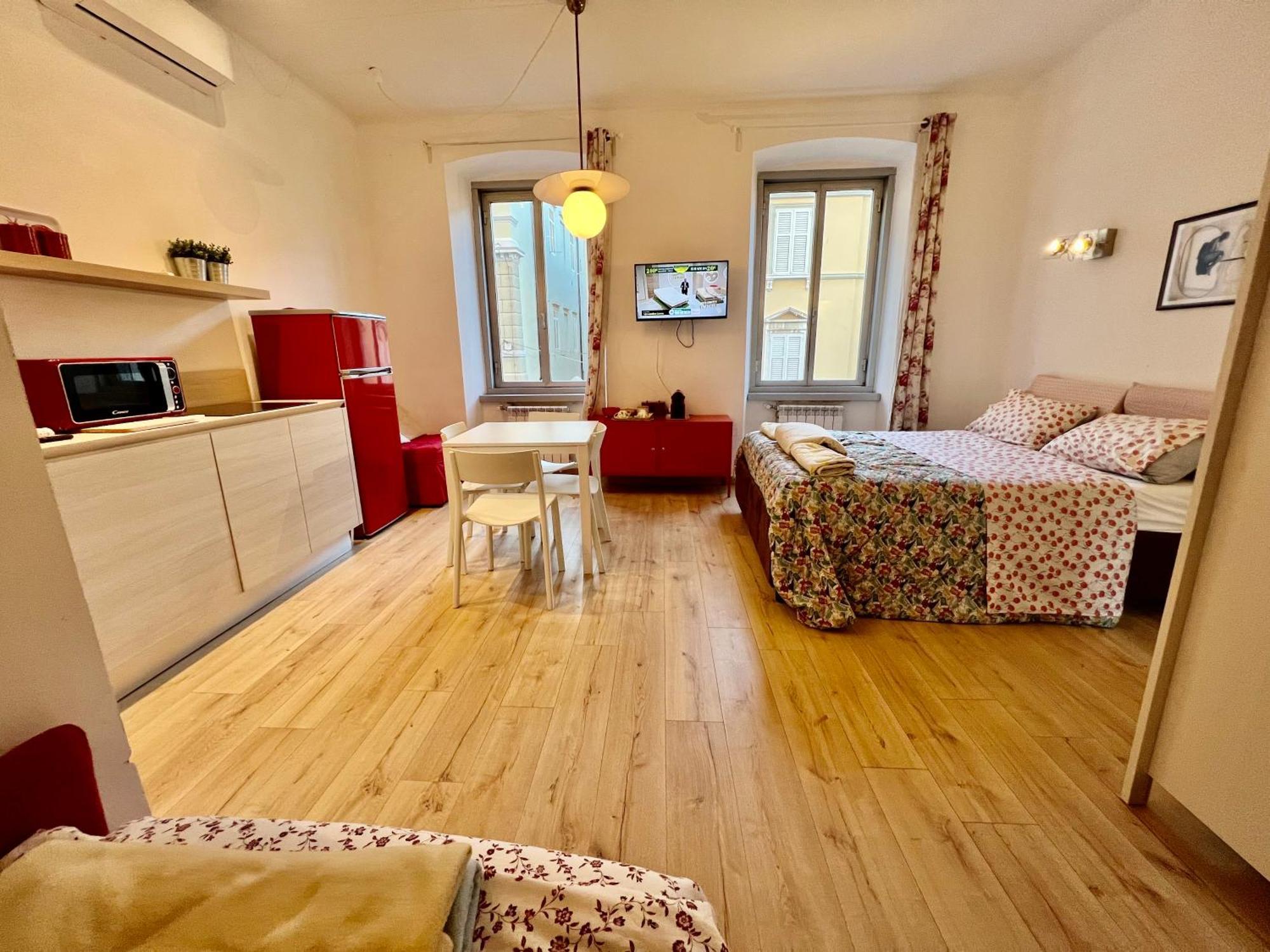 Alla Scalinata Del Teatro Rossetti Confort Suites Parcheggio Трієст Екстер'єр фото