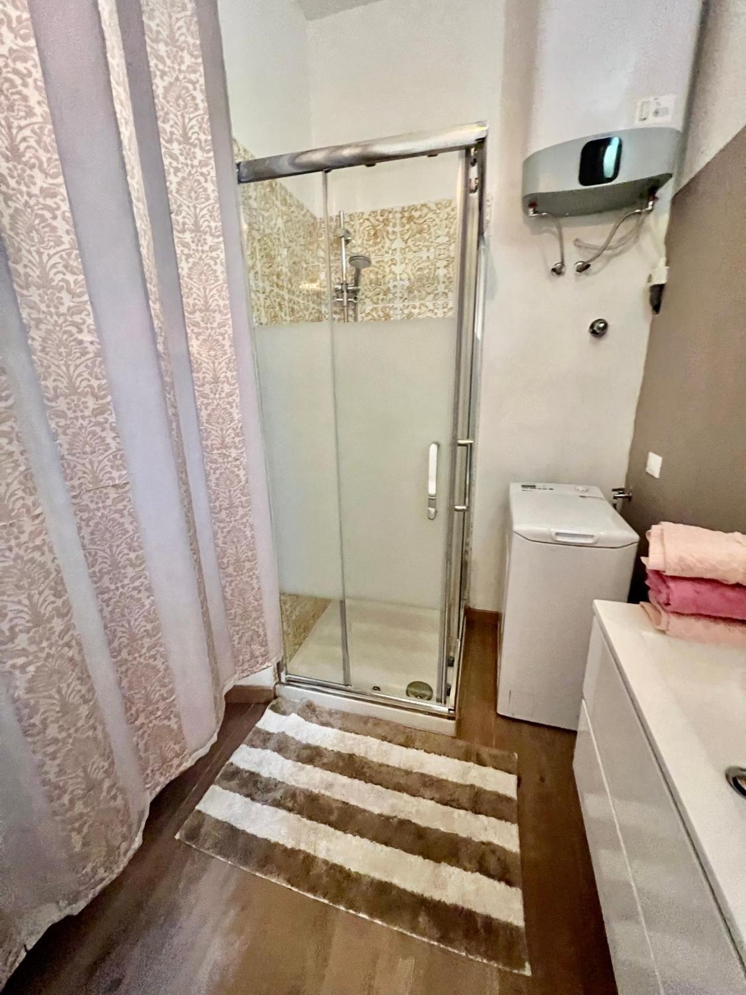 Alla Scalinata Del Teatro Rossetti Confort Suites Parcheggio Трієст Екстер'єр фото