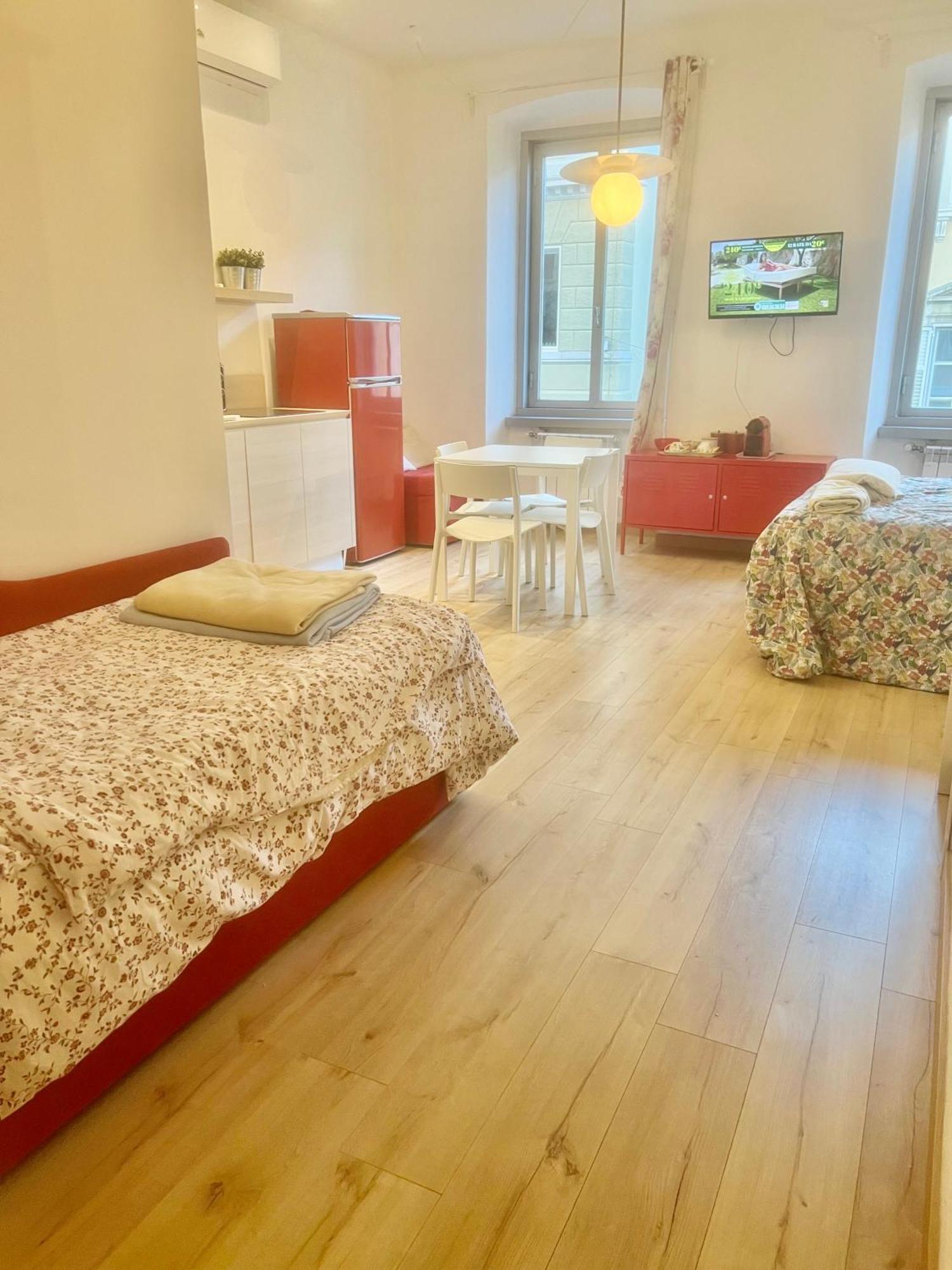 Alla Scalinata Del Teatro Rossetti Confort Suites Parcheggio Трієст Екстер'єр фото